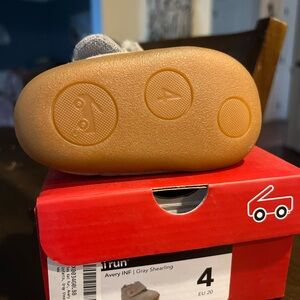 See Kai Run - Avery grey shearling - new in box - baby/walker size 4